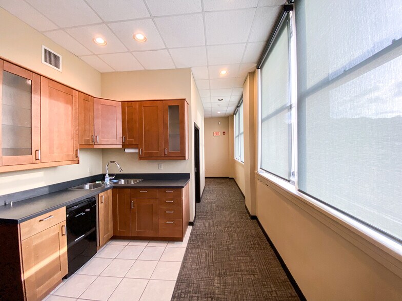 More Photos Of 2000 E Carson St, Pittsburgh Storefront Retail Office For Lease