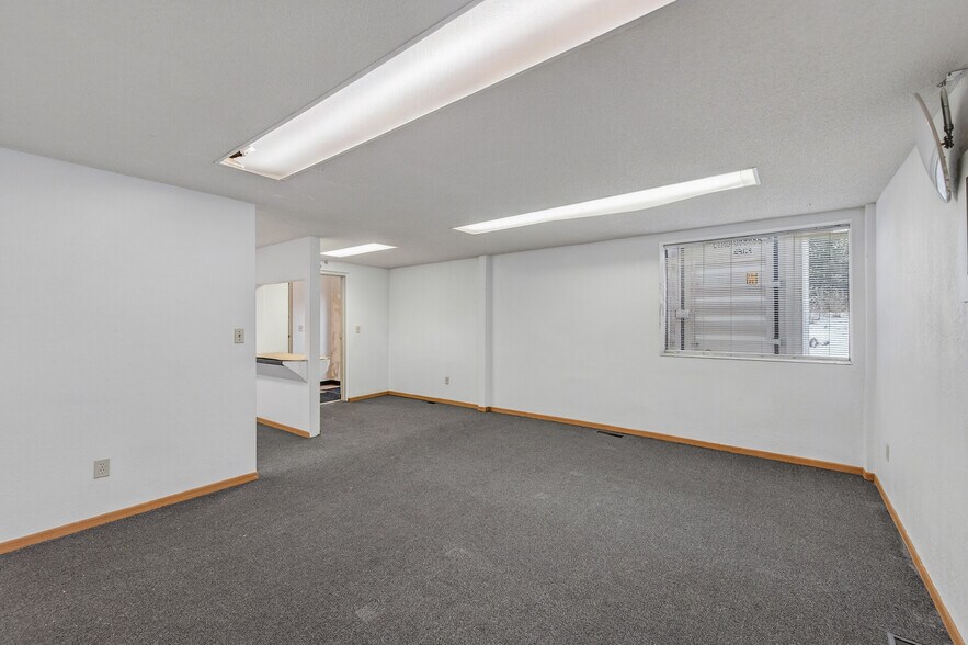 More Photos Of 5201 Lakeland Ave N, Minneapolis Industrial For Sale
