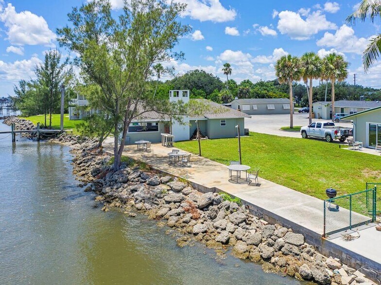 More Photos Of 412 Indian River Dr, Sebastian Hotel For Sale