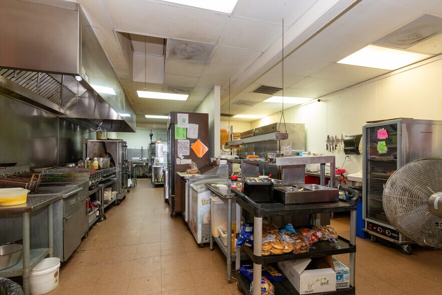 More Photos Of 218 Main St, Grover General Retail For Sale