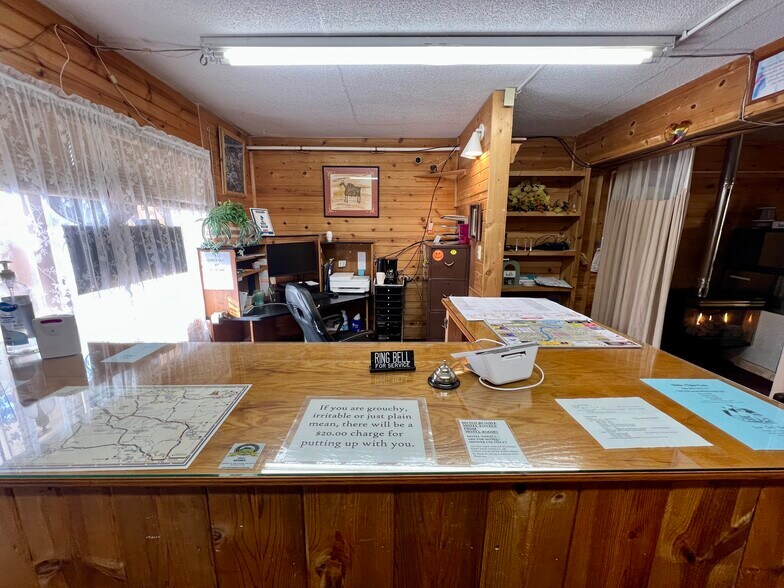 More Photos Of 408 Park St, Thermopolis Hotel For Sale