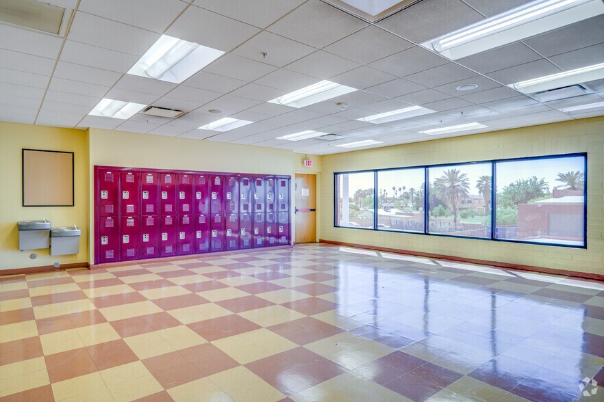 More Photos Of 2727 W Glendale Ave, Phoenix Office For Lease