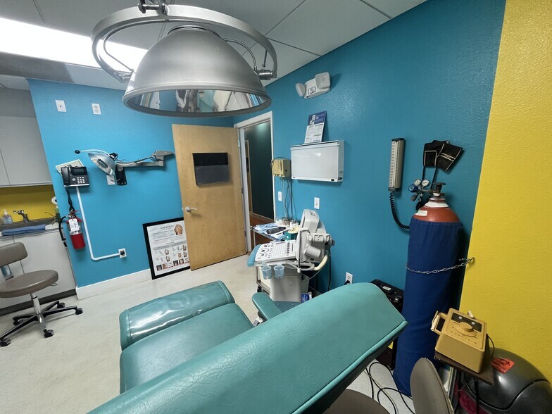 More Photos Of 4717 Swift Rd, Sarasota Medical For Sale