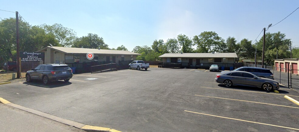 More Photos Of 803 Highway 181 N, Floresville General Retail For Sale