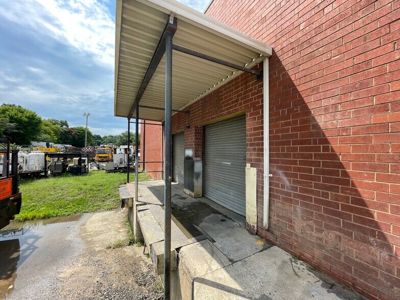 More Photos Of 1104 Southerland St, Graham Warehouse For Lease