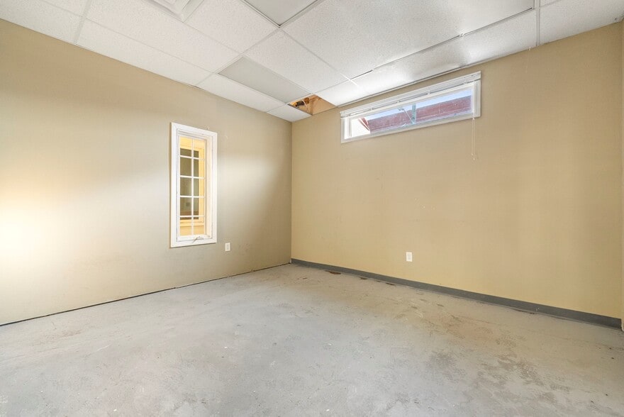 More Photos Of 1160 Chestnut St, Elizabeth Light Manufacturing For Lease