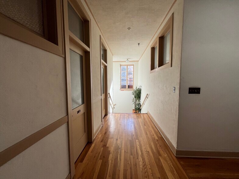 More Photos Of 185 Pier Ave, Santa Monica Office For Lease