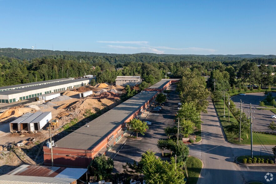 More Photos Of 3000 Meadowlake Dr, Birmingham Unknown For Lease