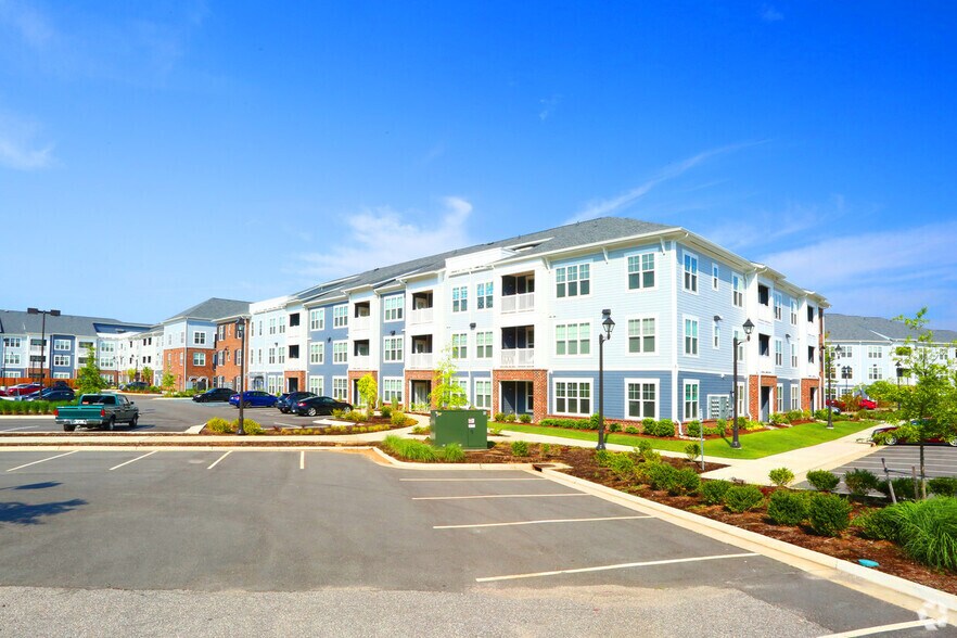 More Photos Of 301 Continental Pkwy, Newport News Apartments For Sale