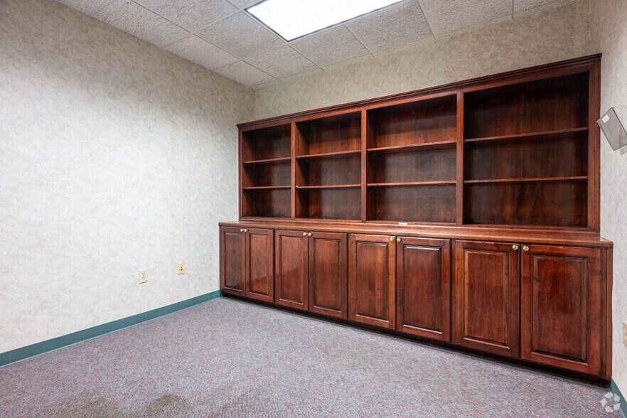 More Photos Of 1321 Long St, High Point Office For Sale