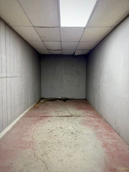 More Photos Of 21 Squires St, Cortland Warehouse For Lease