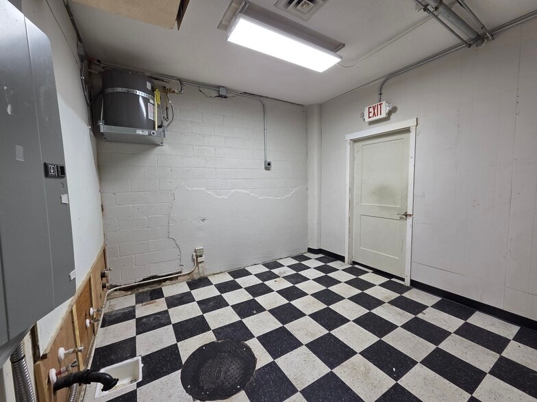 More Photos Of 960-990 Commercial St SE, Salem Storefront For Lease
