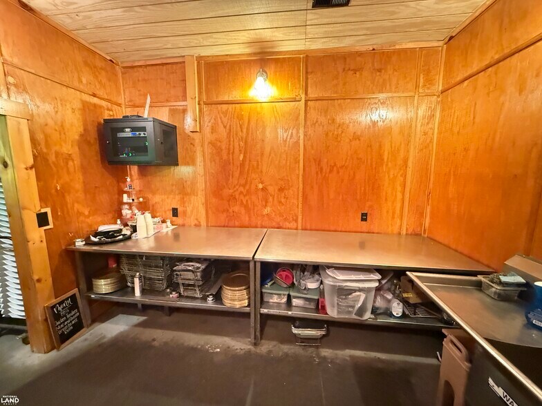 More Photos Of 701 Wingert Road rd, Greenwood Specialty For Sale