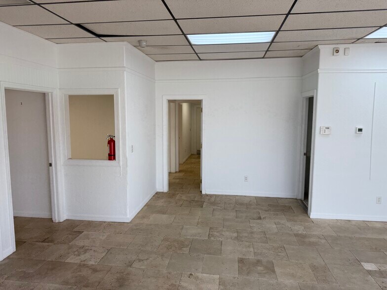 More Photos Of 1412-1414 Viscaya Pky, Cape Coral Warehouse For Lease