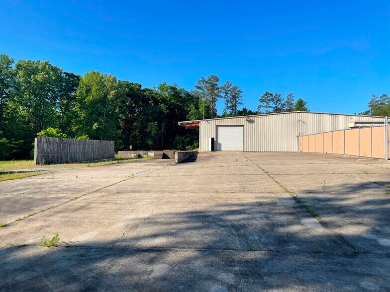 More Photos Of 300 Delano Dr, Manchester Warehouse For Sale