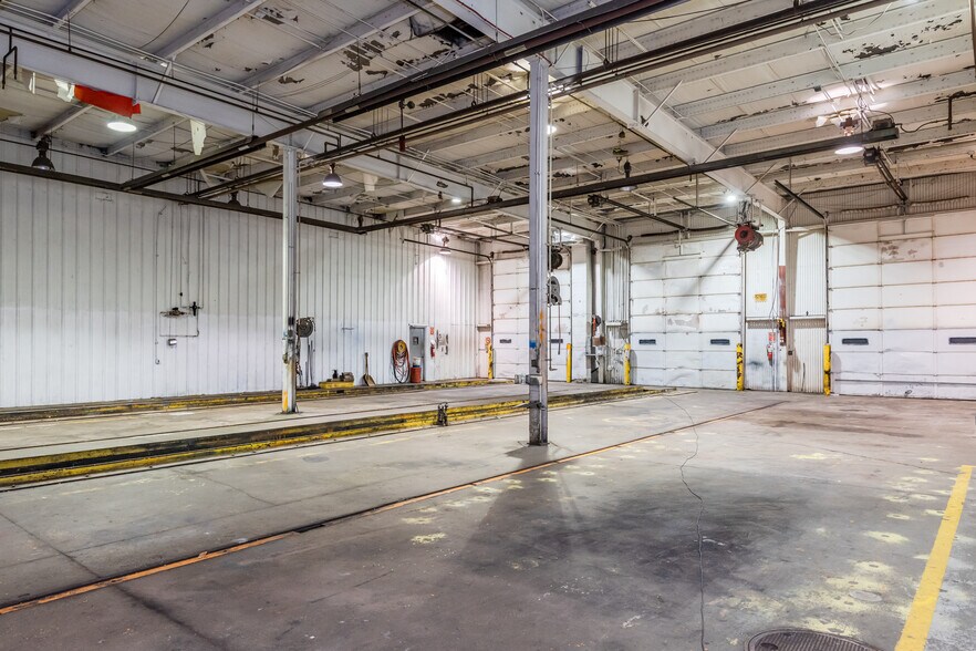 More Photos Of 106 Restoration Park Dr, Medway Service For Lease