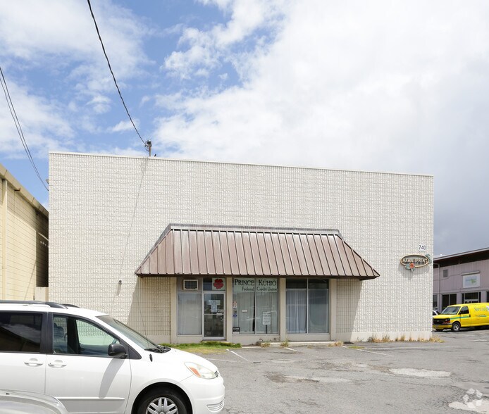 More Photos Of 740 Kohou St, Honolulu Warehouse For Lease