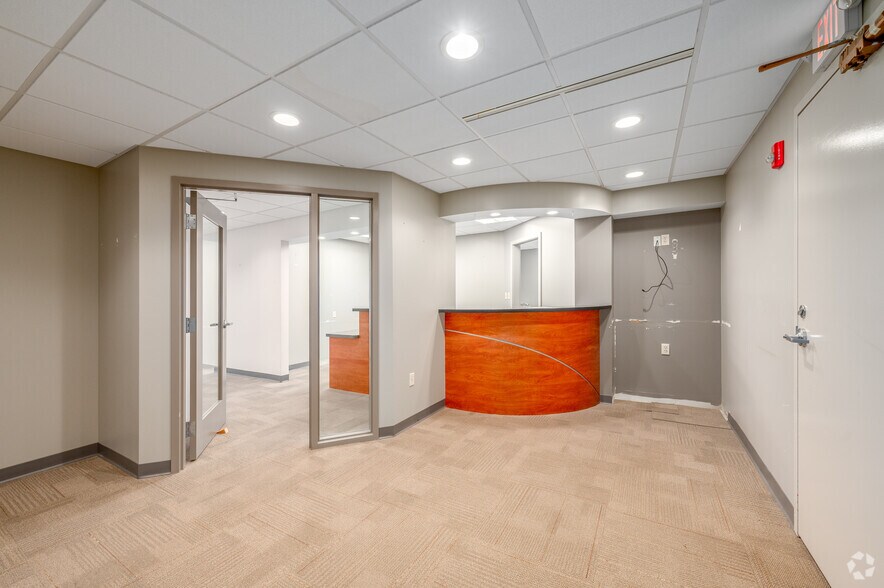 More Photos Of 6789 Ridge Rd, Parma Medical For Lease