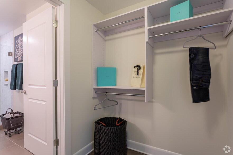 More Photos Of 880 W Peachtree St NW, Atlanta Apartments For Lease