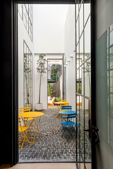 More Photos Of 1346 Abbot Kinney Blvd, Venice Office For Sale