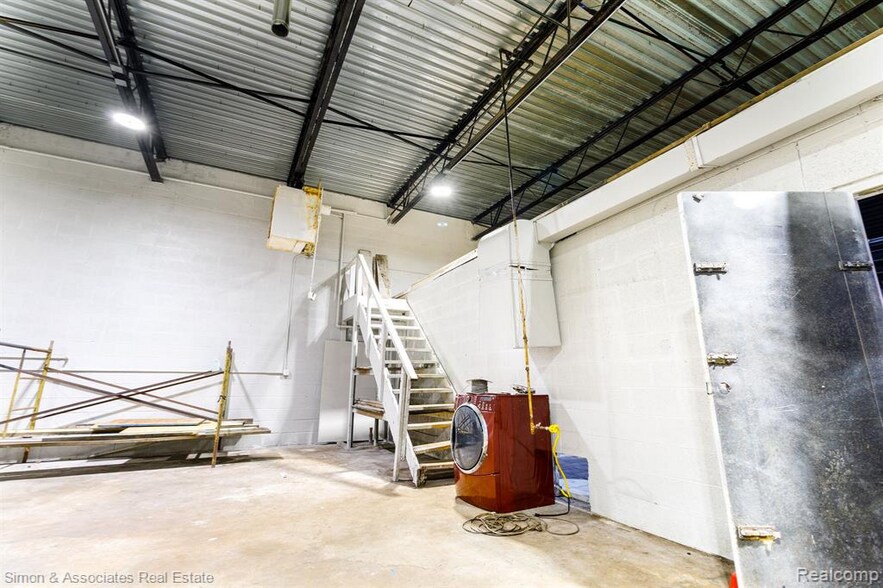 More Photos Of 18090 Mount Elliott St, Detroit Warehouse For Sale