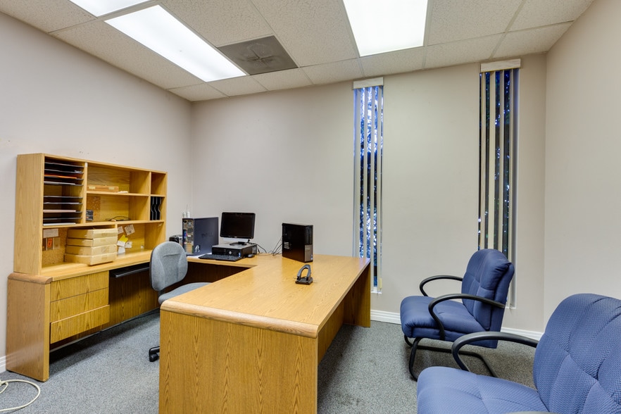 More Photos Of 844 E Sahara Ave, Las Vegas Loft Creative Space For Lease