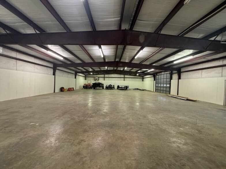 More Photos Of 736 Garcitas Creek Rd, Inez Warehouse For Lease