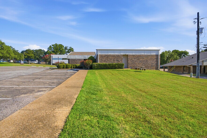 More Photos Of 1008 N Davis Dr, Arlington Office For Sale