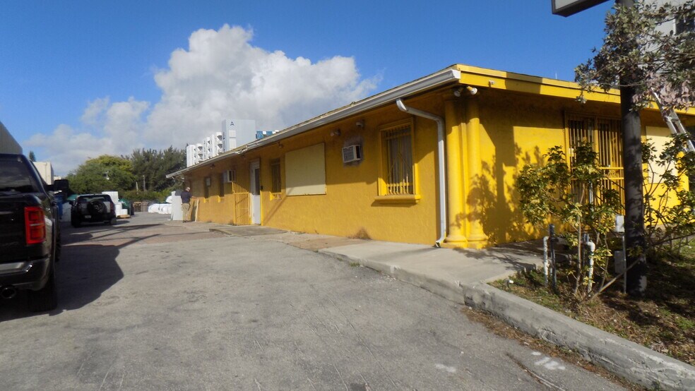 More Photos Of 1627 S Dixie Hwy, Pompano Beach Industrial For Lease
