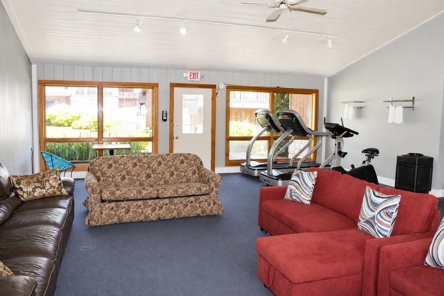 More Photos Of 1545 Us-9, Lake George Hotel For Sale