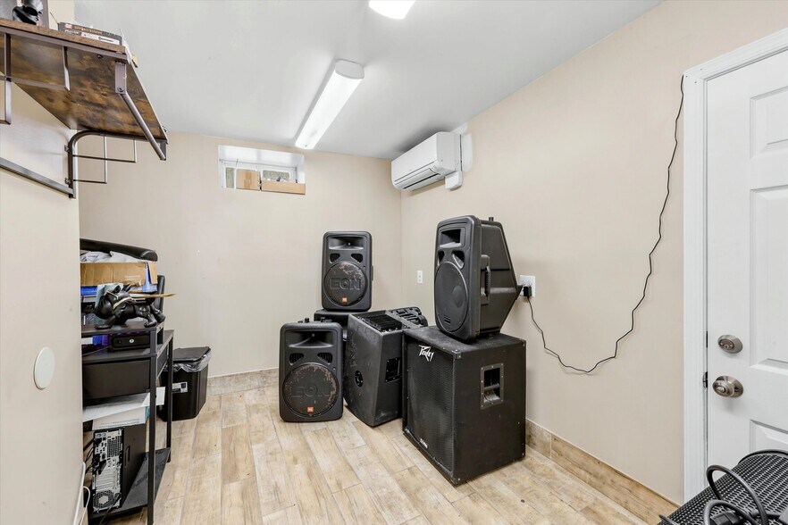 More Photos Of 401 S Springfield Rd, Clifton Heights Storefront Retail Residential For Sale