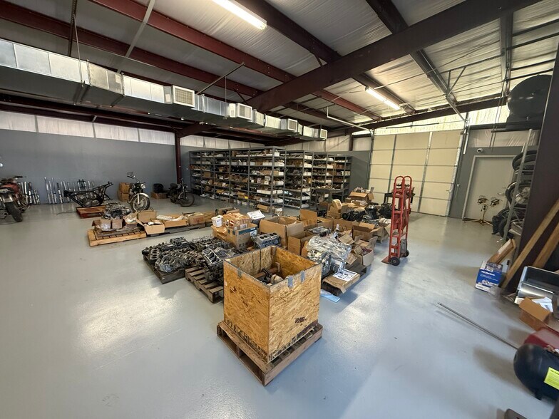 More Photos Of 1454 Oday Rd, Pearland Light Manufacturing For Sale