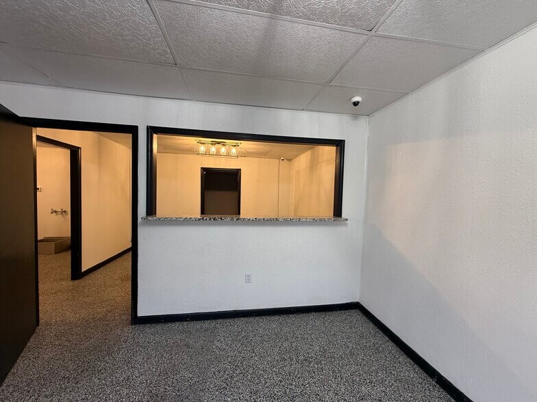 More Photos Of 123 S Laurel St, Springfield Storefront Retail Office For Lease