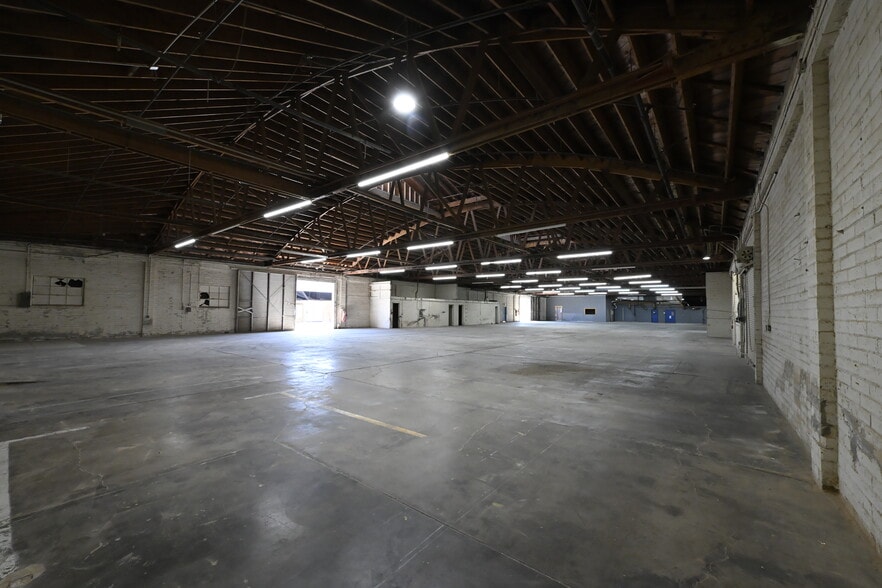 Primary Photo Of 15023-15035 Califa St, Van Nuys Warehouse For Sale