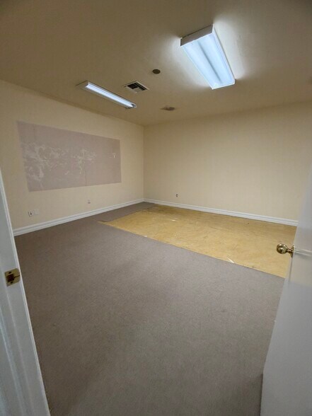 More Photos Of 4707 Enterprise Ave, Naples Loft Creative Space For Lease