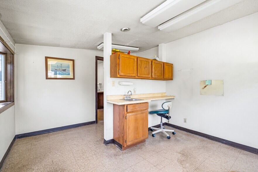 More Photos Of 401 E Pulaski Hwy, Elkton Medical For Sale