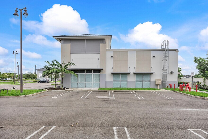 More Photos Of 1400-1420 NE 8th St, Homestead Storefront For Lease