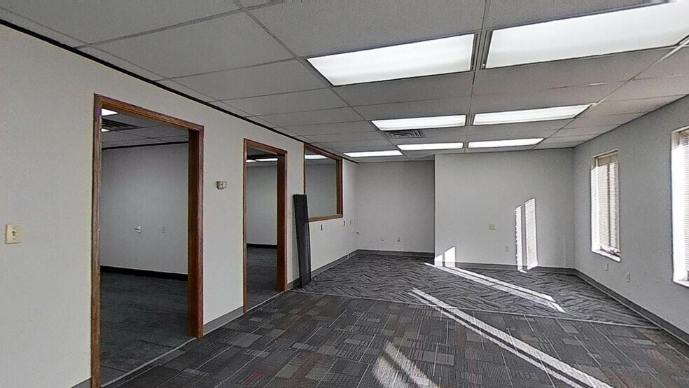 More Photos Of 913 W Holmes Rd, Lansing Medical For Lease