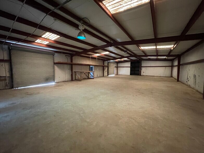 More Photos Of 2160 Thomas Sumter Hwy, Sumter Flex For Lease