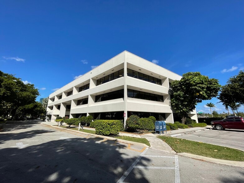 More Photos Of 6300 NE 1st Ave, Fort Lauderdale Office For Lease