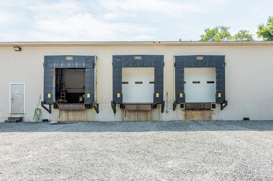 More Photos Of 16552 General Puller Hwy, Deltaville Specialty For Sale