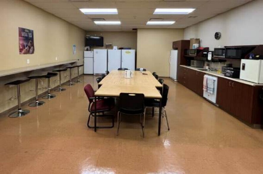 More Photos Of 21 Rue Racine O, Chicoutimi Office For Lease