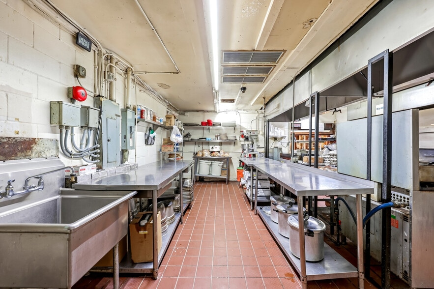 More Photos Of 6745 SE US Hwy 301, Hawthorne Freestanding For Sale