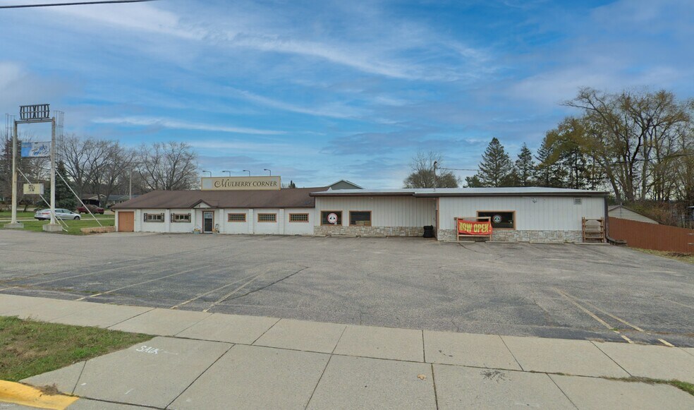 Primary Photo Of 674 W Mulberry St, West Baraboo Storefront For Lease