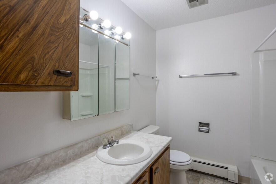 More Photos Of 25-85 Aossey Ln SW, Cedar Rapids Apartments For Sale