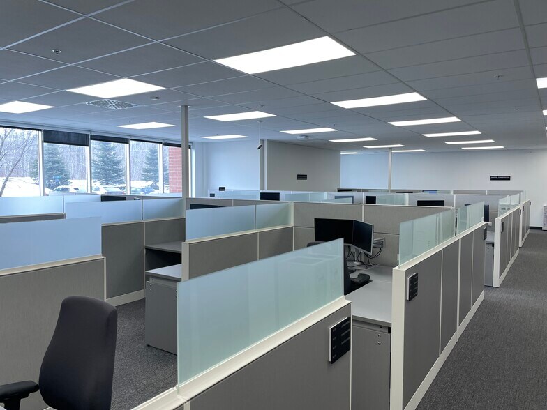 More Photos Of 1984 5E Rue, Lévis Office For Lease