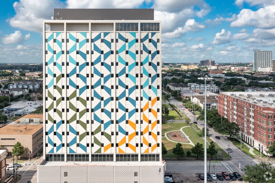 More Photos Of 2000 Crawford St, Houston Office For Sale