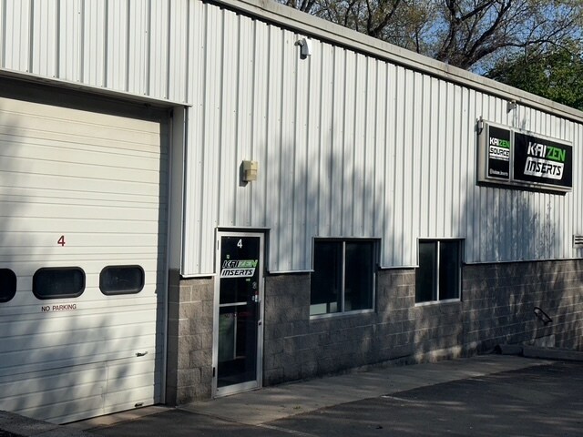 More Photos Of 160 S Turnpike Rd, Wallingford Light Distribution For Lease