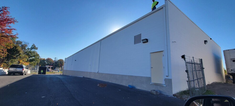 More Photos Of 3404 Sharp St, Landover Warehouse For Lease