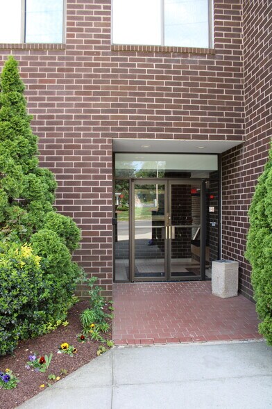 Primary Photo Of 1 Evergreen Ave, Hamden Office For Lease